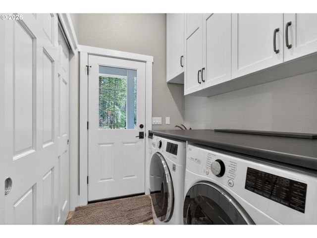 15900 S LORA Ct, Oregon City, OR 97045