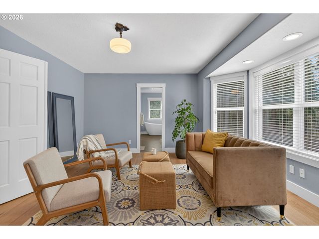 15900 S LORA Ct, Oregon City, OR 97045