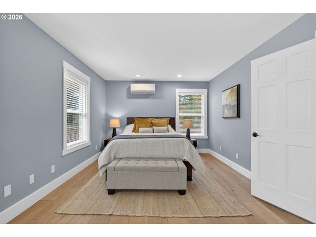 15900 S LORA Ct, Oregon City, OR 97045