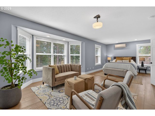 15900 S LORA Ct, Oregon City, OR 97045