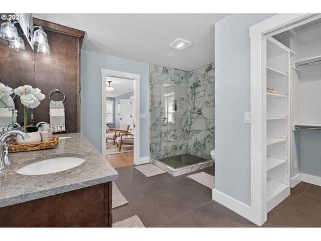 15900 S LORA Ct, Oregon City, OR 97045