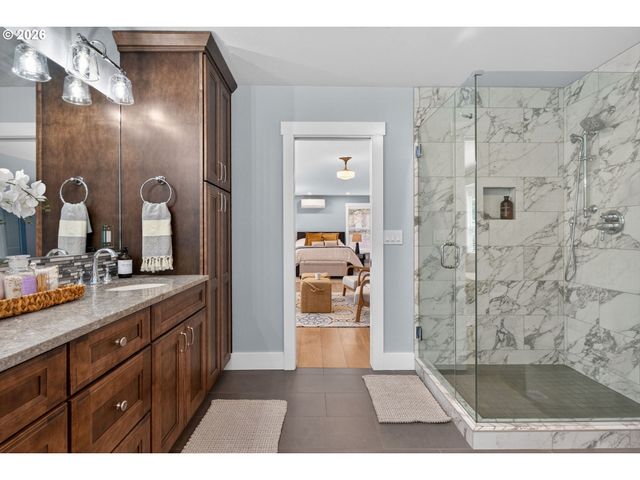 15900 S LORA Ct, Oregon City, OR 97045