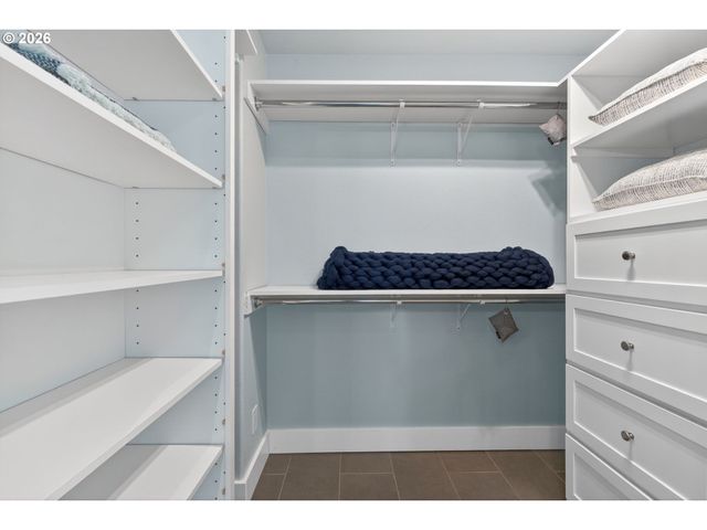 15900 S LORA Ct, Oregon City, OR 97045