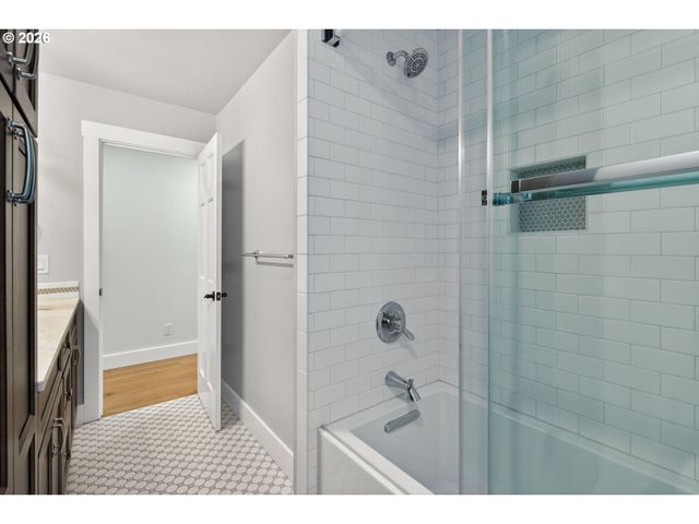 15900 S LORA Ct, Oregon City, OR 97045