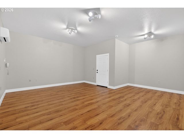 15900 S LORA Ct, Oregon City, OR 97045