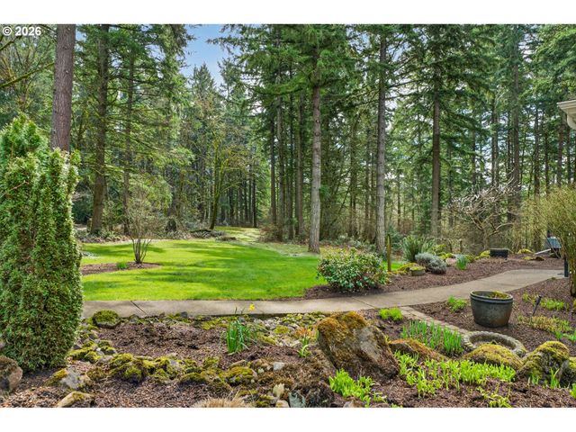 15900 S LORA Ct, Oregon City, OR 97045