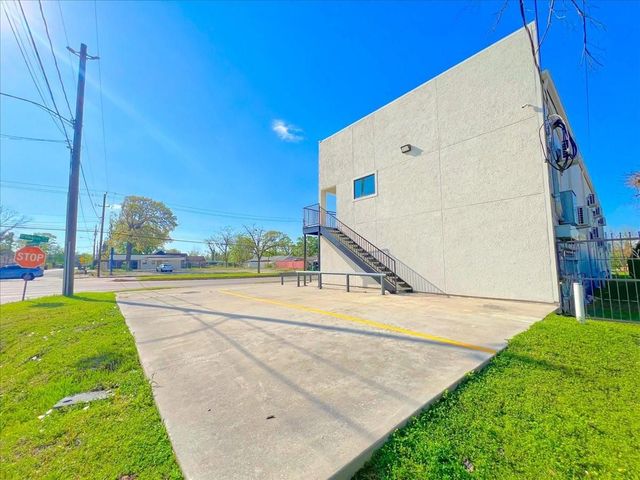 7704 Irvington Boulevard, Houston, TX 77022