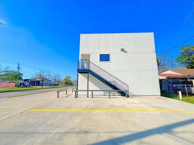 7704 Irvington Boulevard, Houston, TX 77022