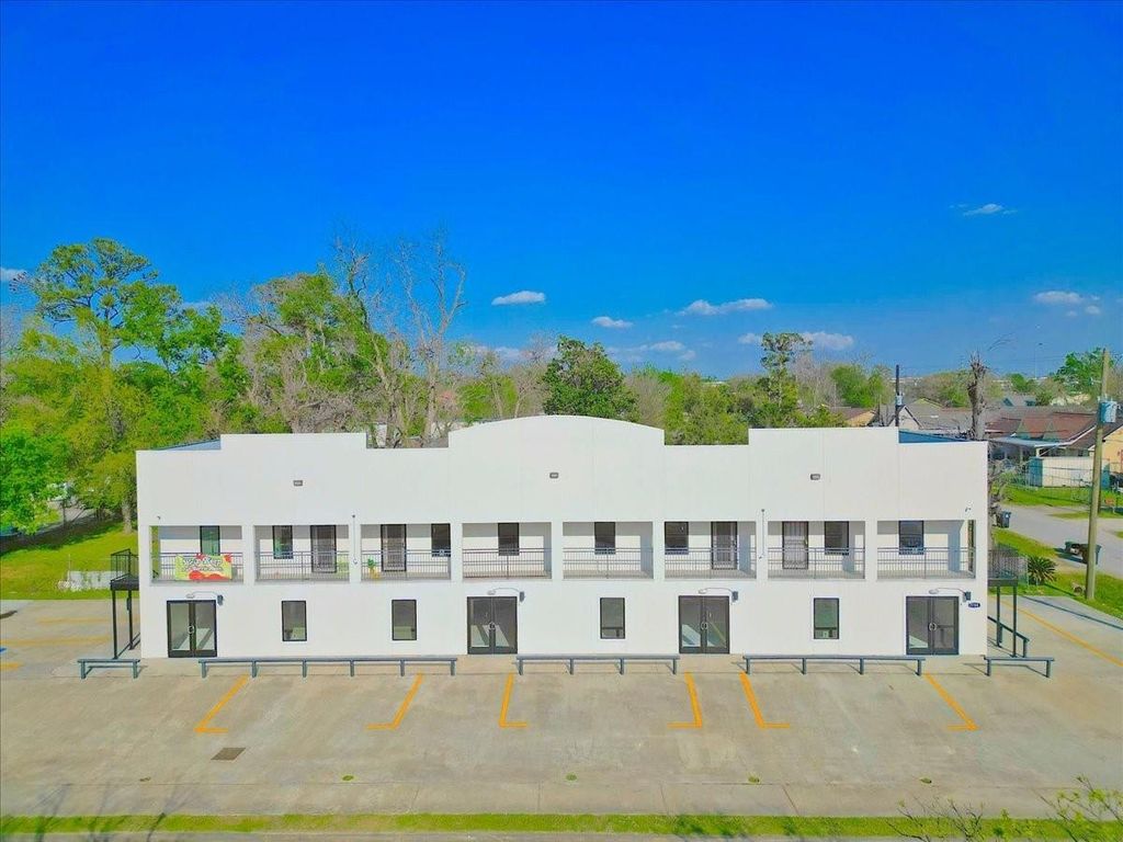 7704 Irvington Boulevard, Houston, TX 77022