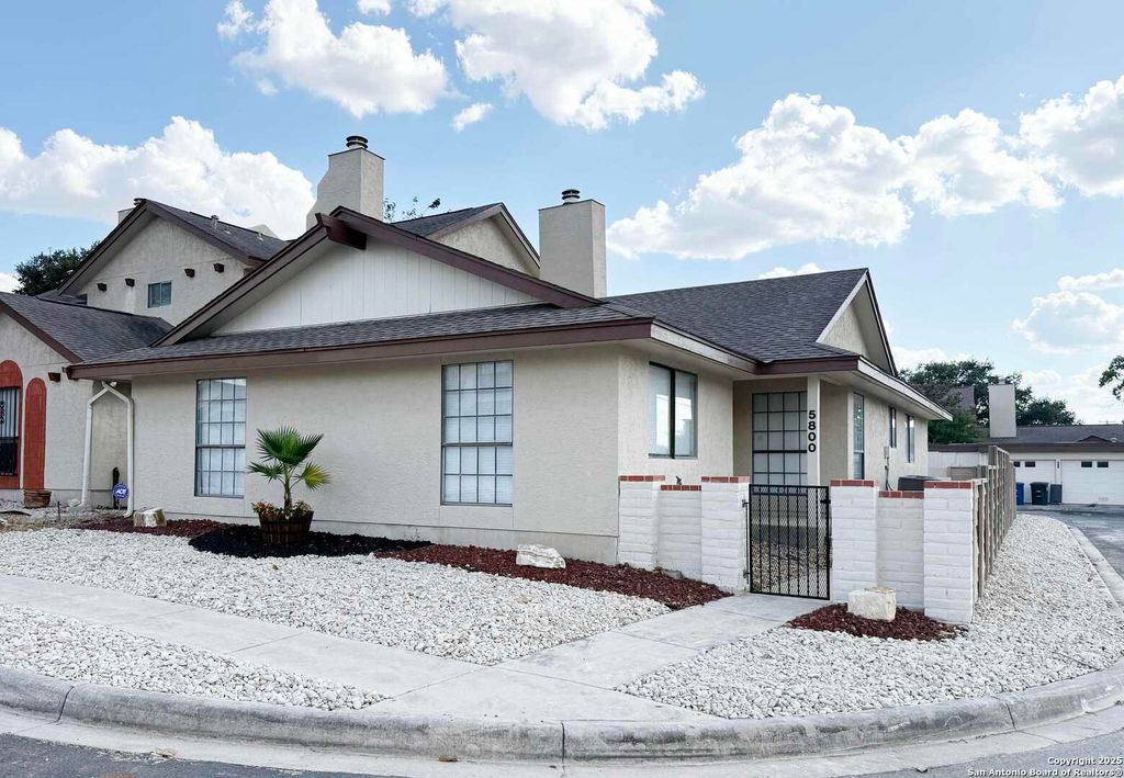 5800 Royal Bnd, San Antonio, TX 78239