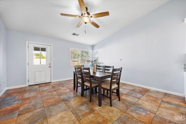 5813 Pendleton Falls Drive, Bakersfield, CA 93312