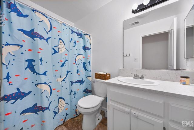 5813 Pendleton Falls Drive, Bakersfield, CA 93312