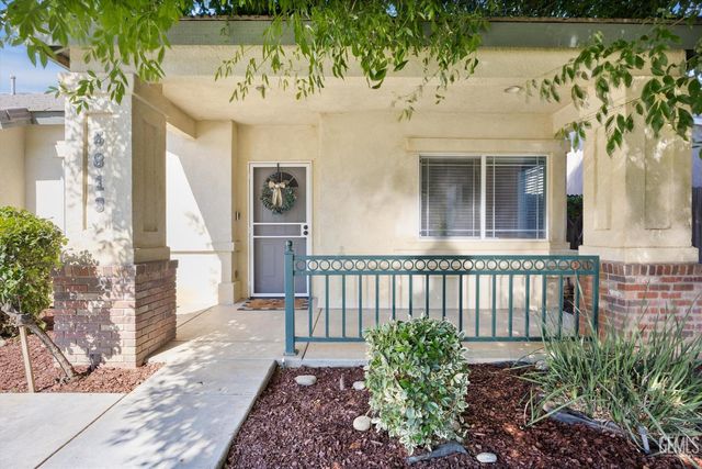 5813 Pendleton Falls Drive, Bakersfield, CA 93312