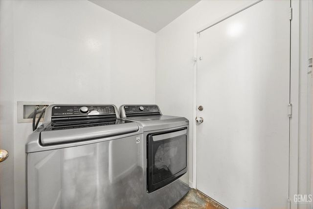 5813 Pendleton Falls Drive, Bakersfield, CA 93312