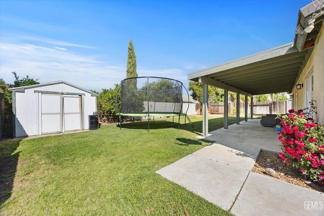 5813 Pendleton Falls Drive, Bakersfield, CA 93312