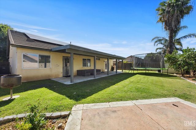 5813 Pendleton Falls Drive, Bakersfield, CA 93312