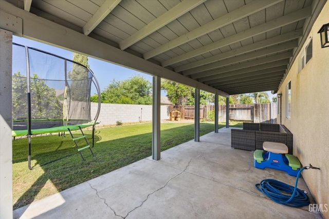 5813 Pendleton Falls Drive, Bakersfield, CA 93312