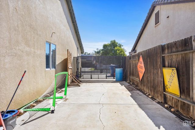 5813 Pendleton Falls Drive, Bakersfield, CA 93312