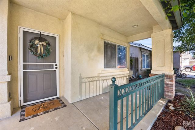 5813 Pendleton Falls Drive, Bakersfield, CA 93312