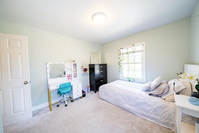 75 Hall Road, Londonderry, NH 03053