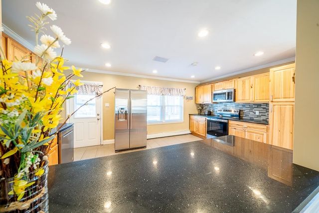 75 Hall Road, Londonderry, NH 03053