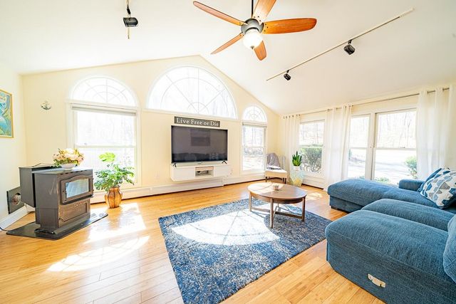 75 Hall Road, Londonderry, NH 03053