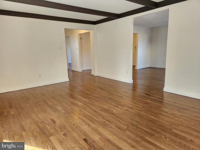 4 ORIOLE DR, Voorhees, NJ 08043