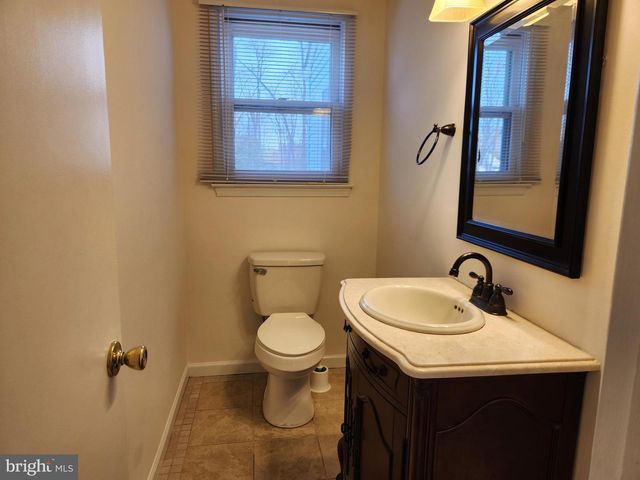 4 ORIOLE DR, Voorhees, NJ 08043