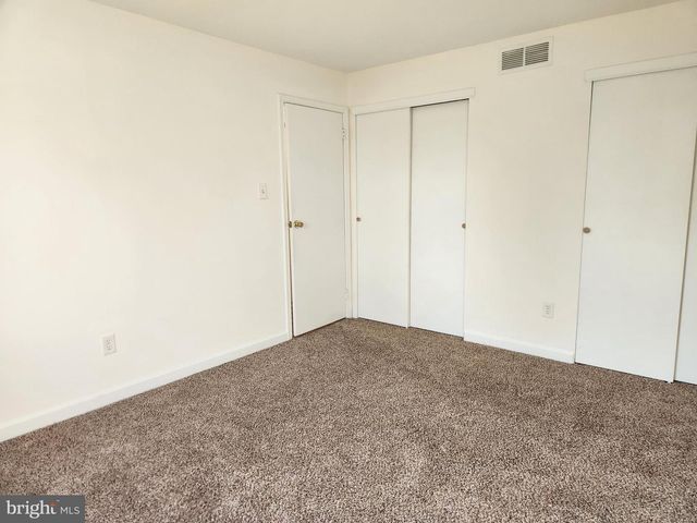 4 ORIOLE DR, Voorhees, NJ 08043