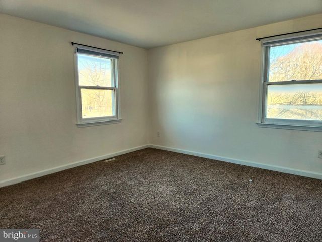 4 ORIOLE DR, Voorhees, NJ 08043