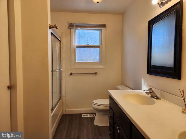 4 ORIOLE DR, Voorhees, NJ 08043