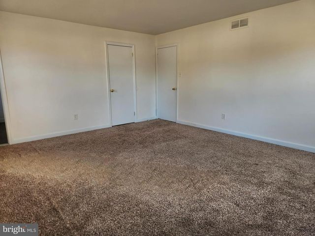 4 ORIOLE DR, Voorhees, NJ 08043