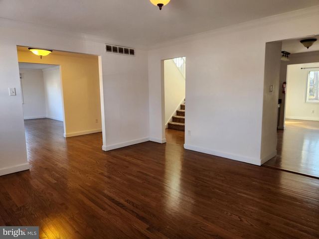 4 ORIOLE DR, Voorhees, NJ 08043