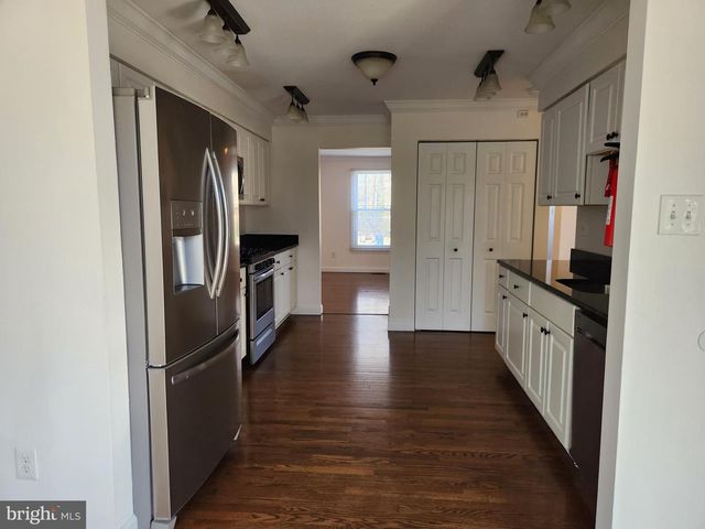 4 ORIOLE DR, Voorhees, NJ 08043