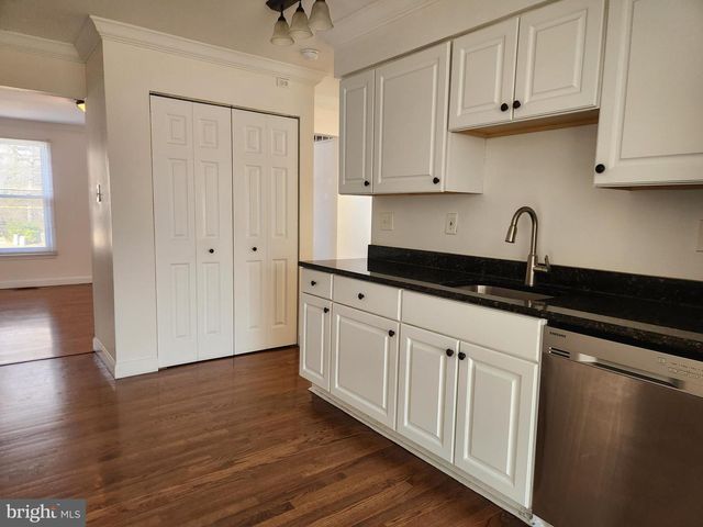 4 ORIOLE DR, Voorhees, NJ 08043