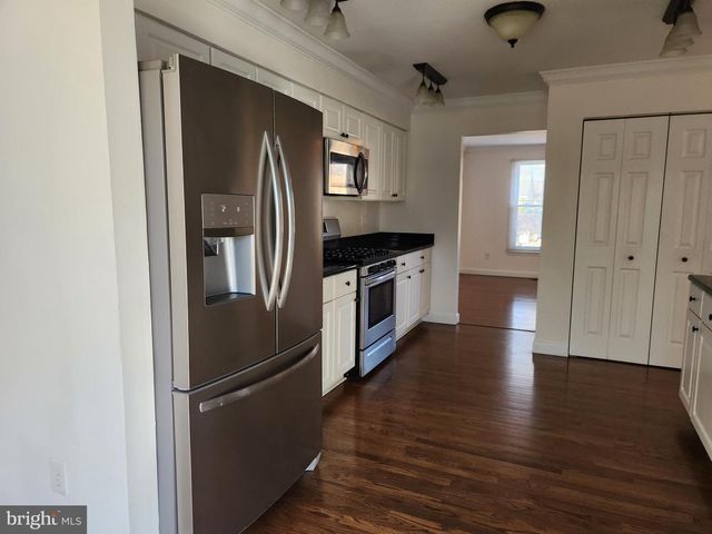 4 ORIOLE DR, Voorhees, NJ 08043