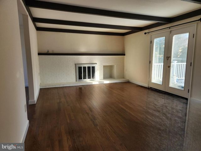 4 ORIOLE DR, Voorhees, NJ 08043