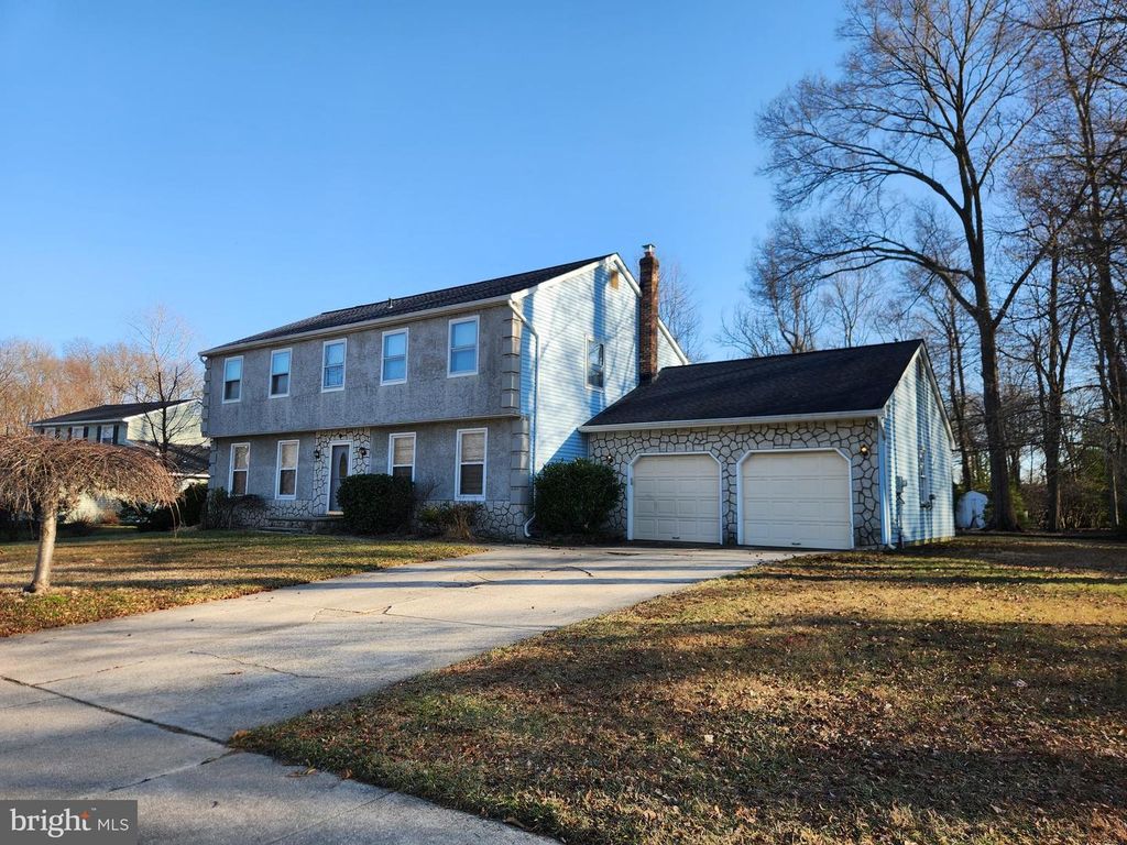 4 ORIOLE DR, Voorhees, NJ 08043