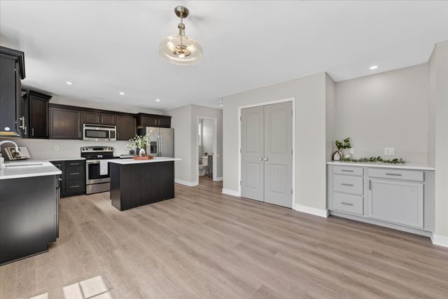 998 Dwight Eisenhower Way, Clarksville, TN 37042