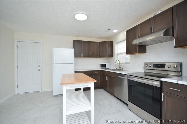 6329 Foxglenn Drive, Fayetteville, NC 28314