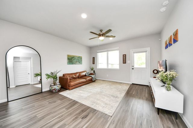 2473 Carp Drive, Conroe, TX 77384