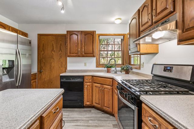 771 County Road B2 E, Little Canada, MN 55117