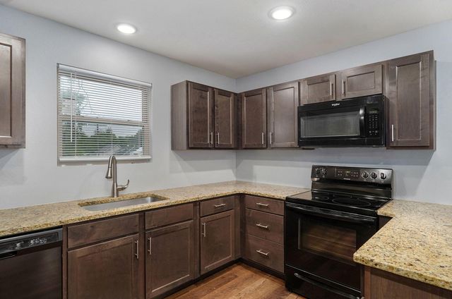 937 N Missouri Avenue, Springfield, MO 65802