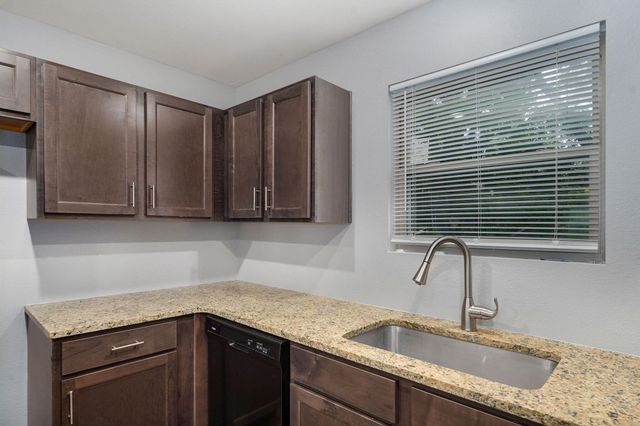 937 N Missouri Avenue, Springfield, MO 65802