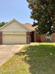 142 Pine Grove Avenue, Biloxi, MS 39531