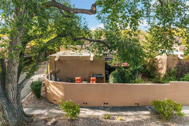 304 Alegre Street, Santa Fe, NM 87501