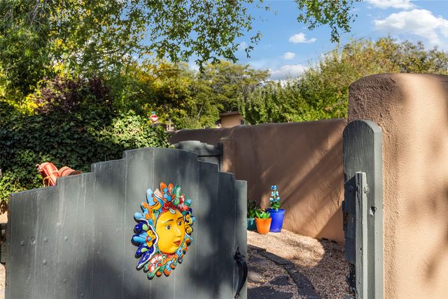 304 Alegre Street, Santa Fe, NM 87501