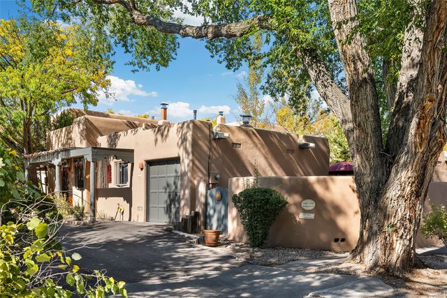 304 Alegre Street, Santa Fe, NM 87501