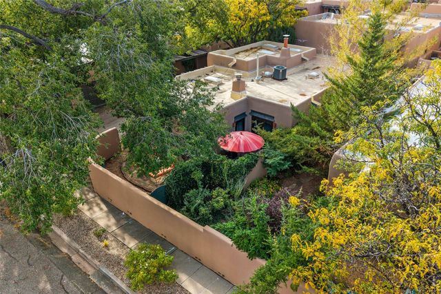 304 Alegre Street, Santa Fe, NM 87501
