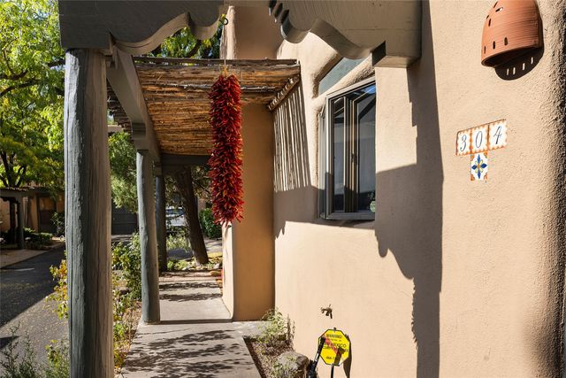304 Alegre Street, Santa Fe, NM 87501